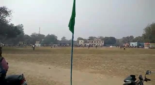 शाहगंज: #समसपुर   ने मुड़ियार को हराकर सेमीफाइनल में प्रवेश | क्रिकेट टूर्नामेंट 2020 शाहगंज रामलीला मैदान में खेला जा रहा था |
