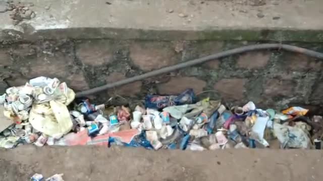 जशपुर: जशपुर शहर के बस स्टैंड की नालियों में गंदगी का भरमार नगर पालिका नहीं दे रहा ध्यान #स्वच्छता #बस_स्टॉप #गंदगी #नगर_पालिक