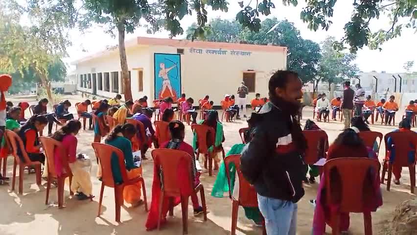 दुधि: सेवा कुंज आश्रम में 25 दिसंबर सुशासन दिवस के अवसर पर दर्जनों छात्र व छात्राओं ने दिया प्रतियोगिता परीक्षा। #बभनी