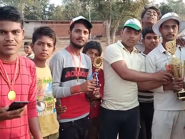 महाराजपुर: ग्राम बिकौरा मे जो फाइनल मुकाबला आज खेला गया उस मेच बिकौरा विजेता और बुडरख उपविजेता के रुप शामिल हुई
#mahendra patel