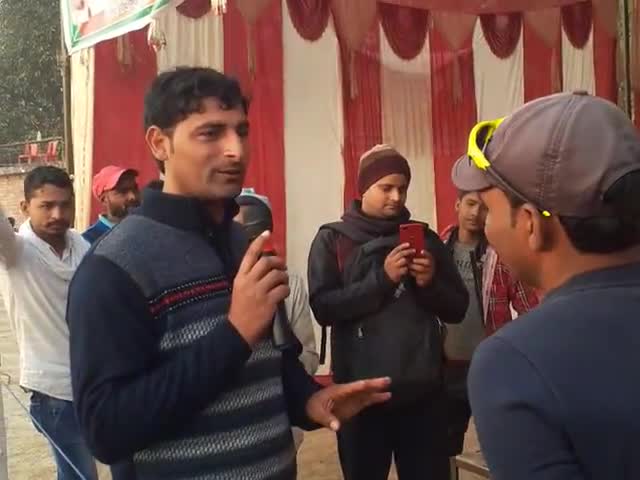 सोरांव: एजीसीएस कप के पांचवी मैच में मैन ऑफ द मैच का Prize  लेते हुए मनीष शुक्ला #AGCSCUP #PRAYAGRAJ #TOURNAMENT