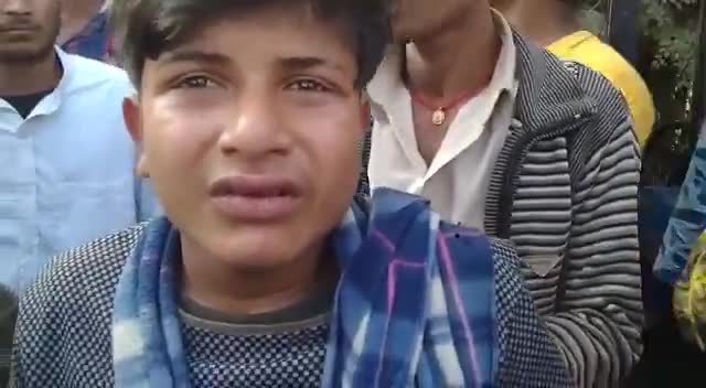 गढ़वा जिला अंतर्गत मझिआंव पुलिस प्रशासन के द्वारा ऑटो चालक को 400 रुपए नहीं देने पर बेरहमी से पीटा गया #publickipahal