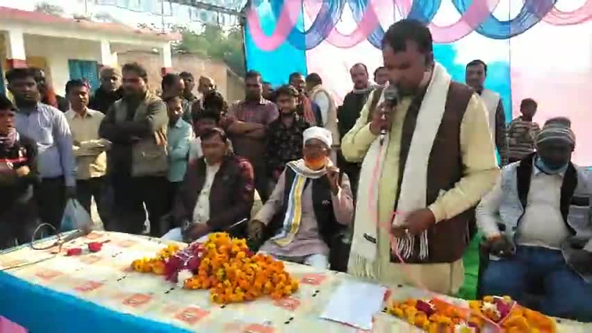 आज बांगरमऊ ग्रामीण प्रथम मण्डल  के बूथ संख्या 235 #गोन्दरी में श्रद्धेय #अटल_बिहारी_वाजपेयी जी की जयन्ती कार्यक्रम में।