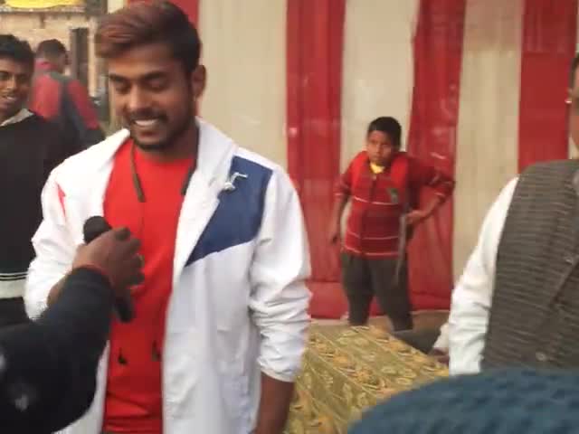 सोरांव: एक ओवर में चाहिए थे जीत के लिए 24 रन और रवि ने यह कारनामा कर दिखाया मैन ऑफ द मैच का प्राइज रवि #prayagraj #AGCSCUP