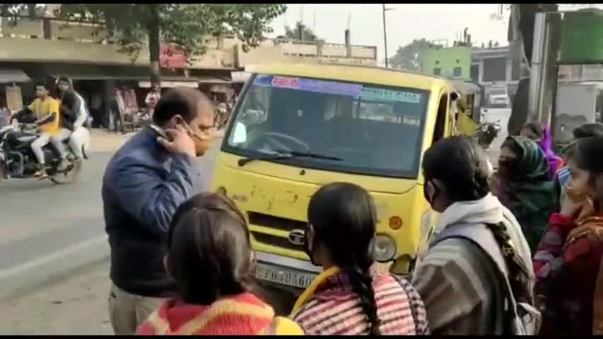 ज़मानिया: कस्बा नगर के पांडेय मोड़ के पास जमानियां कोतवाल ने 'मिशन शक्ति' को लेकर छात्राओं को किया जागरूक #मिशन_शक्ति