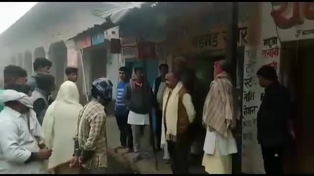 सेवराई: अठहठा गांव के एक विद्यालय के कार्यालय में अराजक तत्वों ने लगाई आग, पीड़ित ने पुलिस को दी तहरीर #आगलगी