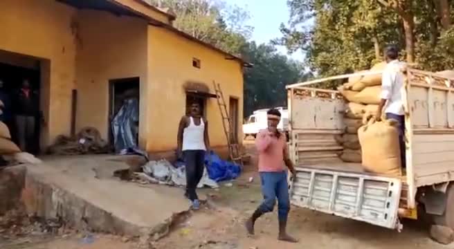 जशपुर: जशपुर बारदाना उपलब्ध नहीं कराने पर 12 राइस मिलों को कलेक्टर ने जारी किया #बारदाना #धान_खरीदी #नोटिस #राईस_मिल