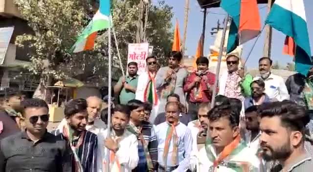 मनावर: अंग्रेजों से आजादी मिली ,, मोदी से भी मिलेगी,,
 संघर्ष करो 
वक्त का इंतजार करो
#RadheshyamMuvel loksabha Dhar