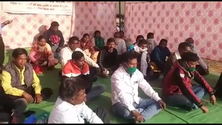 मनोरा: मनोरा विकासखंड में अपनी मांग को लेकर पंचायत सचिव का हड़ताल 8वें दिन भी रही जारी, शासन नहीं दे रहा ध्यान #हड़ताल
