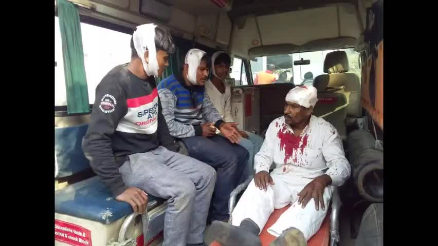 दो पक्षों के बीच हुई भीषड़ भिड़ंत
दोनों पक्षों के बीच हुए जमकर दो दो हाथ
खून से लथपथ दिखे पीड़ि
#IshanTrivedi #Viral﻿