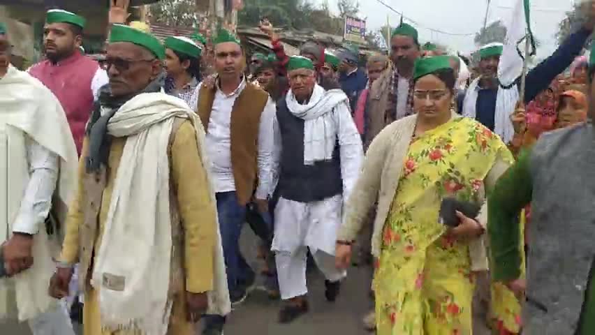 #अन्नदाताओं के साथ #काला_कानून_कृषि_बिल के विरोध में सड़क पर उतर कर धरना प्रदर्शन किया किसान विरोधी भाजपा सरकार ने गुंडई