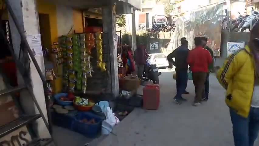 रेणुका: माघी #त्यौहार के चलते शनिवार को बस अड्डा बाजार संगड़ाह में जमकर हुई #खरीदारी

#दुकानदार खुश नजर आए