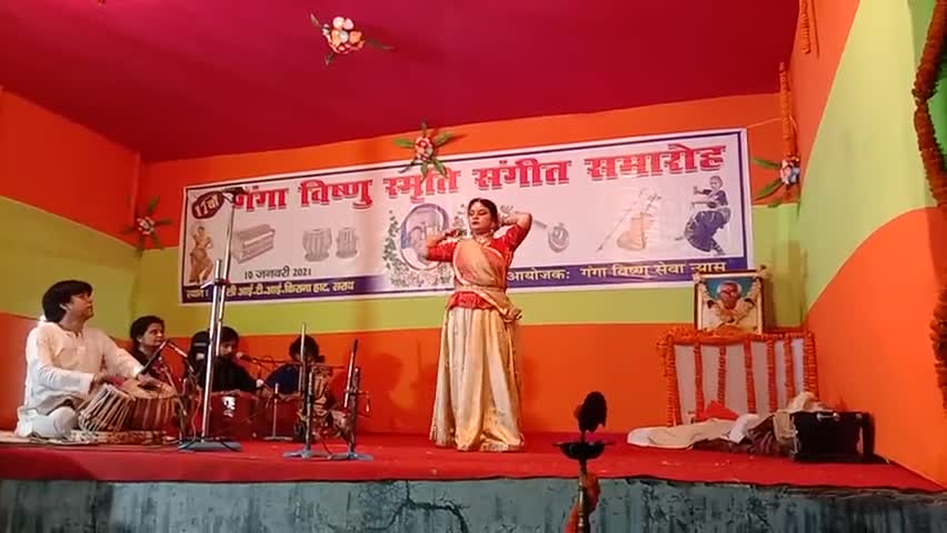#सराय। गंगा विष्णु स्मृति समारोह में नृत्यांगना महुआ ने रानी लक्ष्मीबाई की घुड़सवारी नृत्य के जरिए दिखाई
