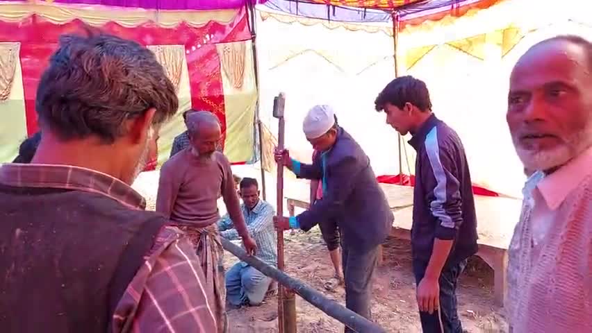 बहादुरगंज, खाड़ीटोला महेशबथना में इस्लाहे मासेरा #जलसे की तैयारी करते हुए। ज़िला पार्षद प्रतिनिधि इमरान अलाम,
