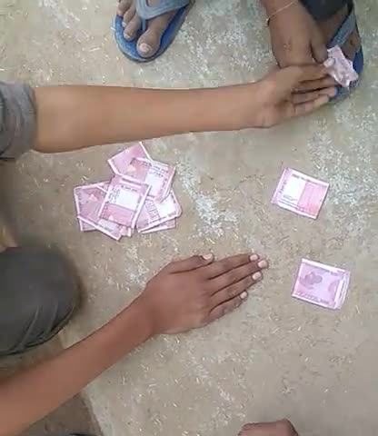 लौंडी: जुआ खेल रहे हैं क्षेत्र के युवा, पुलिस प्रशासन नहीं दे रहा ध्यान
#crime #chhatarpurnews ﻿@chhatarpursamachar