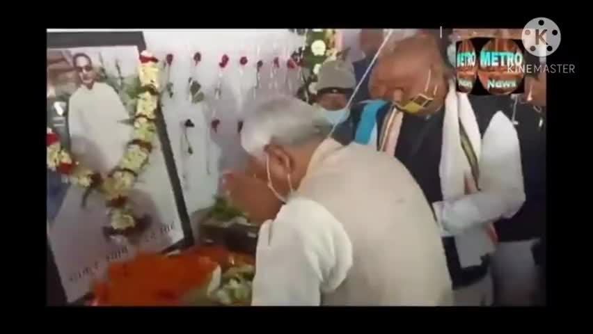 नूरसराय: माननीय मुख्यमंत्री ने आज बिहारशरीफ में स्वगीय ठाकुर श्याम नंदन जी के चित्र पे पुष्प गुच्छ अर्पित किया #jduonline
