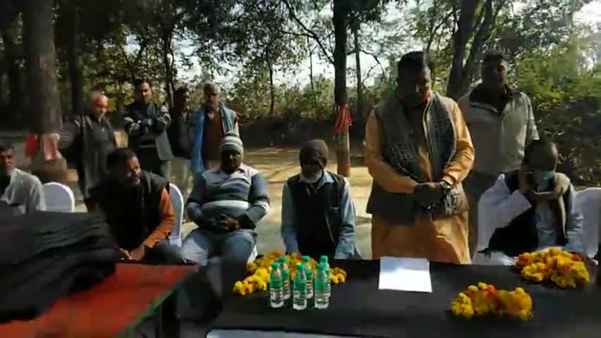 आज #बांगरमऊ में #शीतला_माता_मन्दिर में महिलाओं एवं वृद्ध जनो को कम्बल वितरित किए।