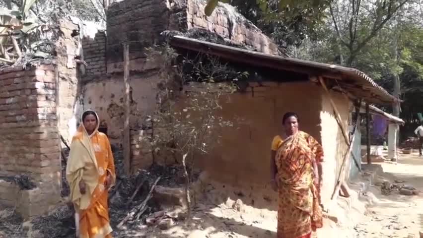 महेशपुर: कार्तिक पाड़ा में असामाजिक तत्वों ने दो घरों में लगाई आग, दहशत में ग्रामीण #दहशत