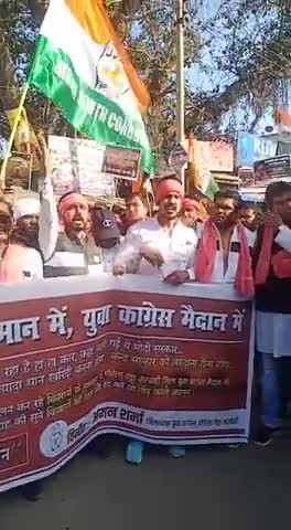 किसानों के सम्मान में युवा कांग्रेस मैदान में। 
#किसान_विरोधी_नरेंद्र_मोदी ﻿