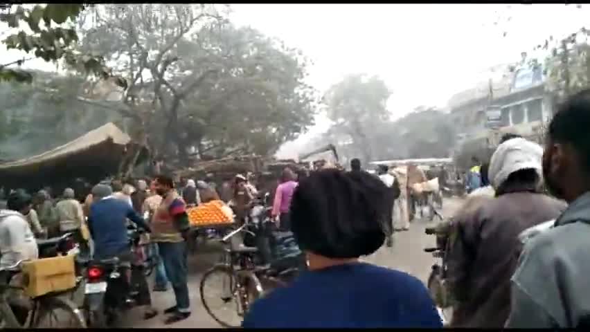 #निचलौल यादव पेट्रोल पंप के पास #ओवरलोड #गन्ना से लदी #ट्राली पलटी चार #मोटरसाइकिल #क्षतिग्रस्त बाल-बाल बचे #राहगीर