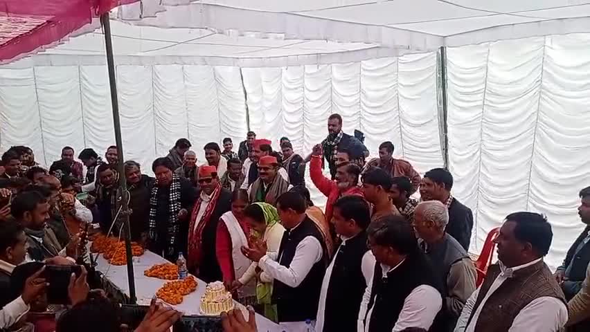 हाथरस जनपद में समाजवादी पार्टी के नेताओ ने बड़ी धूमधाम से मनाया आदरणीय डिंपल यादव जी का जन्मदिन 
#टेकपाल_कुशवाहा