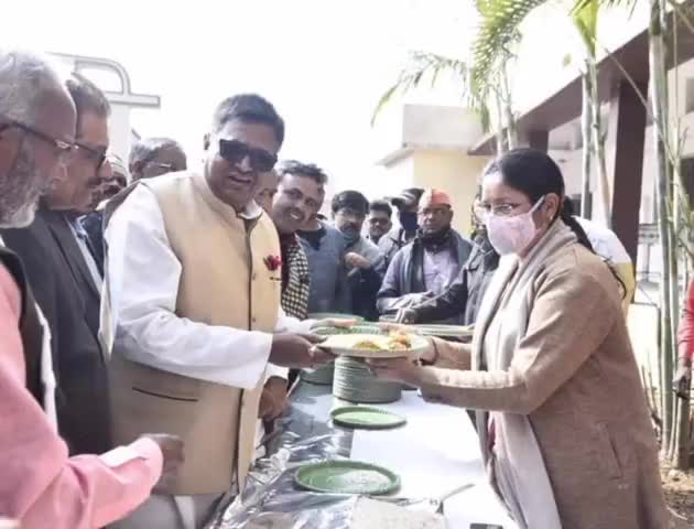 कोडरमा: कोडरमा में विभिन्न राजनीतिक दलों ने मनाया चूड़ा दही कार्यक्रम 
#annapurnadevi #shalinigupta #rjd #koderma #politician