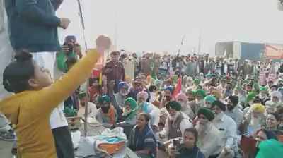 किसान का बेटा हुँ इसलिए किसानों के दुःख दर्द से भलीभाँति वाक़िफ़ हुँ
#किसान_एकता✊✊

अम्बानी-अडानी मुर्दाबाद
मोदी वोदी चक दयागें 🤘खैंच दे जट्टा✌
किसान एकता जिंदाबाद
#kisanektazindabaad