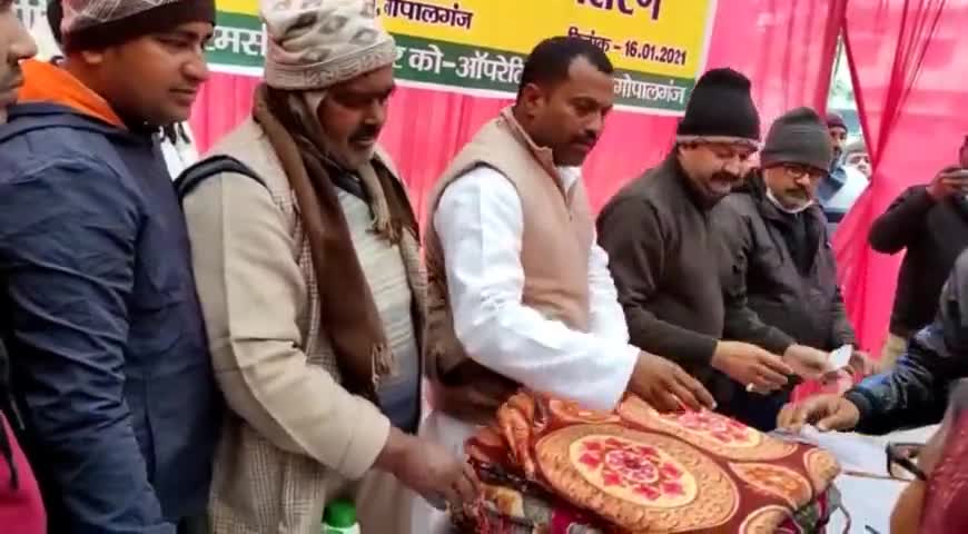 आज दिनांक 16/01/21 को #इफको द्वारा
इफको बाजार मिरगंज मे कृषक गोष्ठी सह नि:शुल्क कंबल वितरण कार्यक्रम का आयोजन
किया गया।