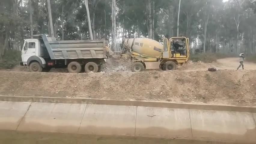 मयूरहंड: तिलरा में पक्की नहर निर्माण होने से किसानों का सैकड़ों एकड़ जमीन होगी सिंचित किसानों में हर्ष#सिचाई विभाग