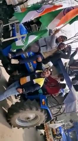 चरखी दादरी: इंकलाब युवा मोर्चा पुरे जोश और उत्साह के साथ किसान ट्रैक्टर महारैली का समर्थन करते हुए 
#इंकलाबजिंदाबाद
#किसानएकता🙏🙏