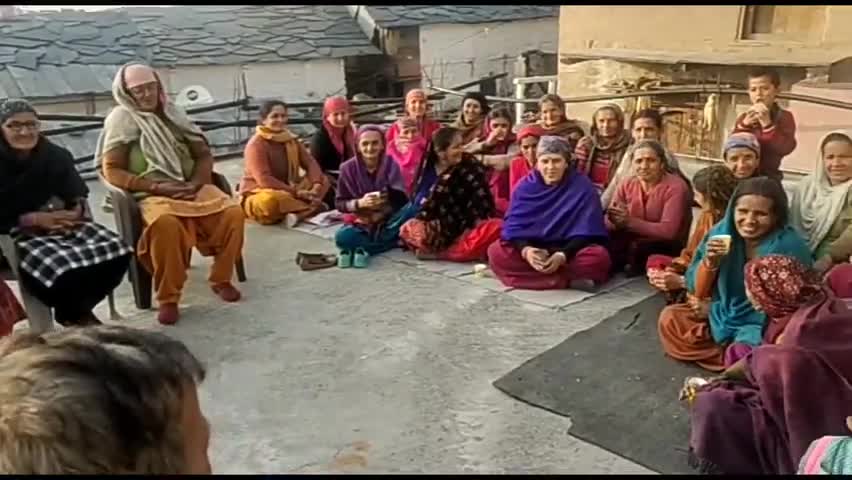 रेणुका: जिला परिषद #उम्मीदवार लता भारद्वाज ने संगड़ाह के आसपास के गांव में किया चुनाव #प्रचार