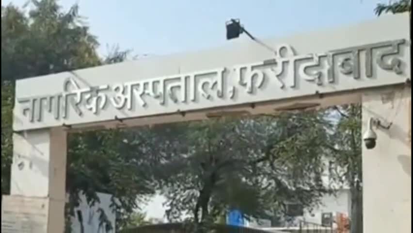 फरीदाबाद: बडख़ल क्षेत्र में सिविल अस्पताल के ओपीडी काउंटर पर भीड़ के कारण उड़ी सोशल डिस्टेंसिंग की धज्जियां #सोशल_डिस्टेंसिंग