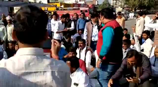 किसान आंदोलन के समर्थन में धरना प्रदर्शन के दौरान...
#जय_जवान #जय_किसान