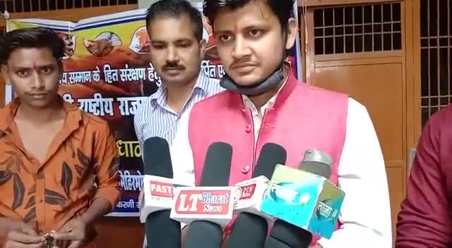 करणी सेना जिलाध्यक्ष कुँवर कौशलेन्द्र सोलंकी ने अपने आवास पर #महाराणा #प्रताप जी की 454 वीं पुण्यतिथि मनाई🚩
#कौशल #भैया