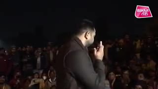 आज तो पटना में तेजस्वी यादव जी का #तांडव देख के पटना वाले DM साहब भी सर सर करने लगे।