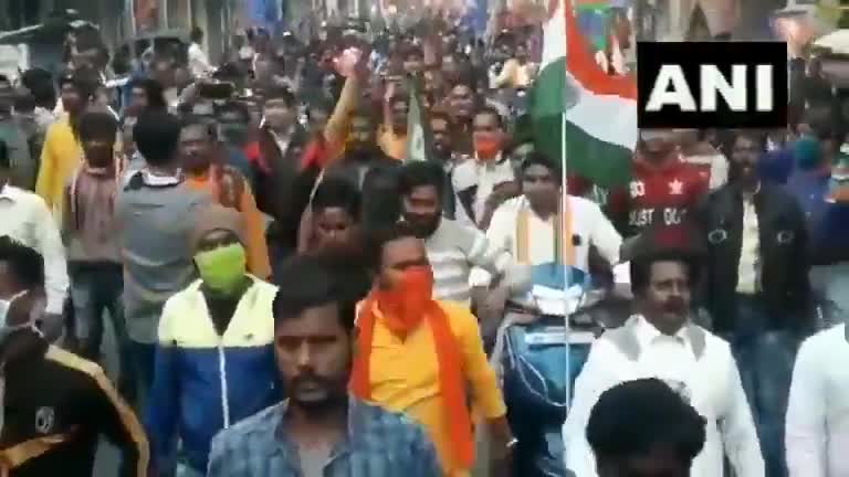 दिल्ली चुनाव के बाद बंगाल में भी BJP कार्यकर्ताओं ने लगाए "गोली मारो" के नारे...

#WestBengalElection