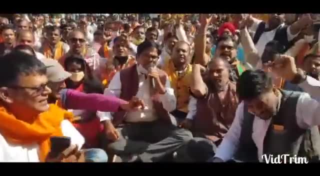 #भूपेश सरकार की #धान खरीदी की अव्यवस्था को लेकर किसानों के हित मे #धरना #प्रदर्शन #कलेक्ट्रेट घेराव #गिरफ्तारी