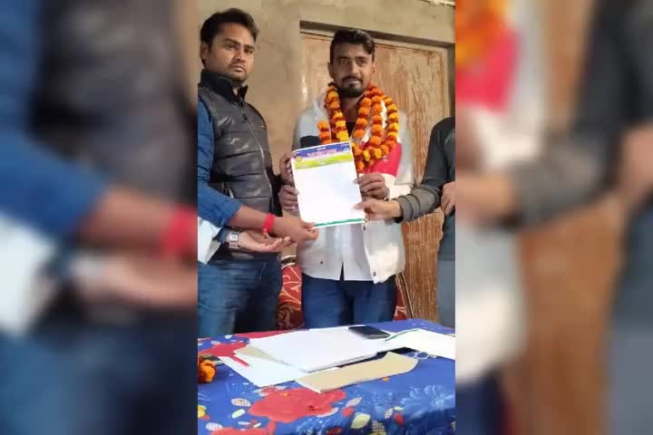 #रालोसपा के नीति और सिद्धांत से प्रभावित होकर आज #झलक_महतो_जी ने राष्ट्रीय लोक समता पार्टी का सदस्यता ग्रहण किए।