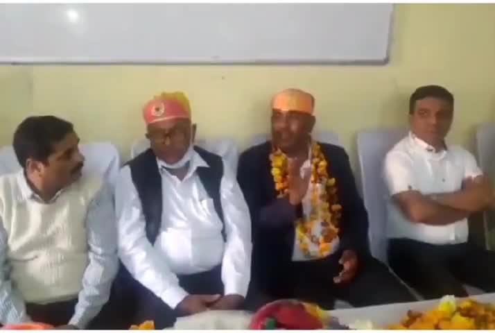 साबला: साबला पटवार मंडल के #पटवारी# अपनी मांगों को लेकर पहुंचे डूंगरपुर