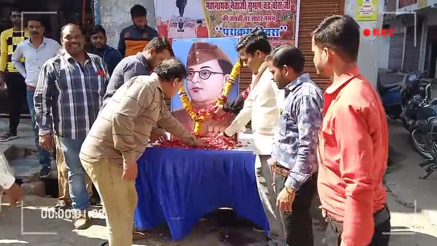 भारत के वीर सपूत, "﻿आज़ाद हिन्द फ़ौज" के संस्थापक नेताजी #सुभाषचंद्र_बोस जी की जयंती पर शत-शत नमन
#subhaschandrabose