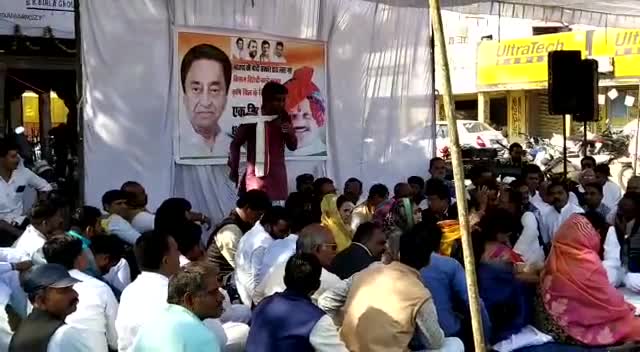 देश के #किसानों को पता है #तानाशाही नरेंद्र मोदी सरकार से तीनों बिल रद्द कराने के संघर्ष में राहुल गांधी,कांग्रेस साथ है