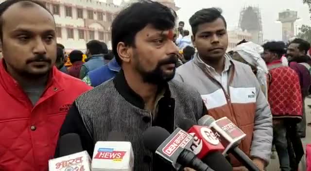 लक्ष्मण अवार्ड विजेता सूरज यादव का वाराणसी रेलवे स्टेशन पर किया गया भव्य स्वागत...
#बनारस_वाले_मिश्रा_जी