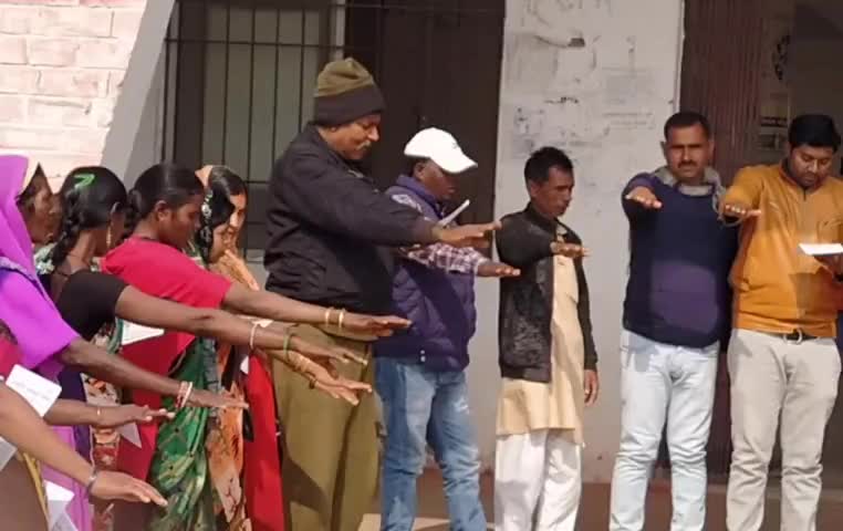 डंडा: प्रखंड कार्यालय डंडा में मनाया गया राष्ट्रीय मतदाता दिवस, सभी को दिलाई गई शपथ   #राष्ट्रीय_मतदाता_दिवस #कार्यालय