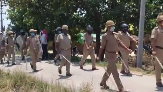 सेवराई: सेवराई में SDM ने भारी पुलिस बल के साथ गणतंत्र दिवस पर शांति व्यवस्था बनाए रखने के लिए किया रूटमार्च #26_जनवरी