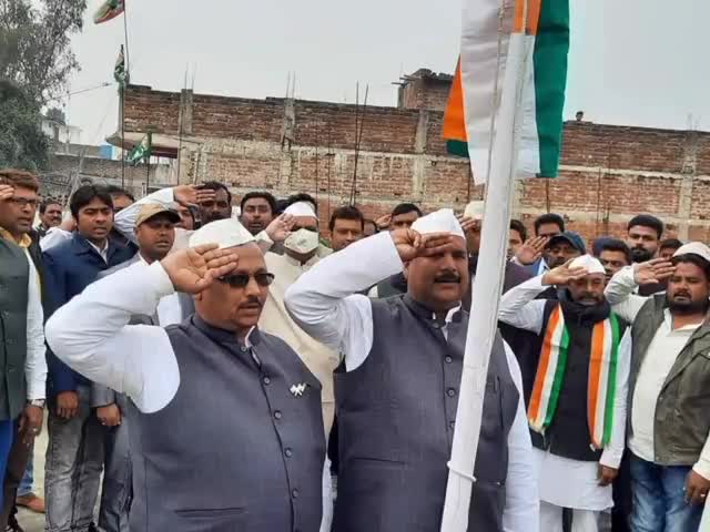 गढ़वा: शहर के पिपरकला में जेएमएम जिला कार्यालय में हुआ झंडोतोलन, मंत्री मिथलेश ठाकुर हुए शामिल#जेएमएम