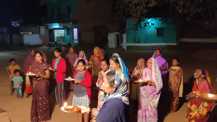 #राम_जन्मभूमि समर्पण अभियान समिति के द्वारा ग्राम हसदा में माताओ एवं बहनो द्वारा भारत माता जी की आरती की गई ।