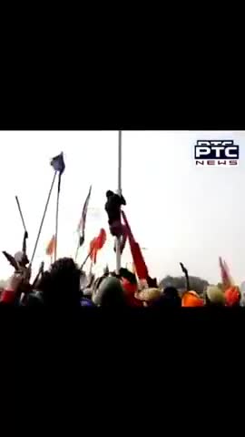 तिरंगे का अपमान नहीं सहेगा हिन्दुस्तान। 🙏😑😶 #KisanTractorTally #FarmersProstests https://t.co/yZKaPyumAN