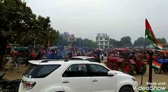 कोंच नगर में किसानो के समर्थन में ऐतिहासिक किसान ट्रैक्टर रैली निकली किसानों के साथ हमेशा खड़ी है सपा। #नही_चाहिए_भाजपा