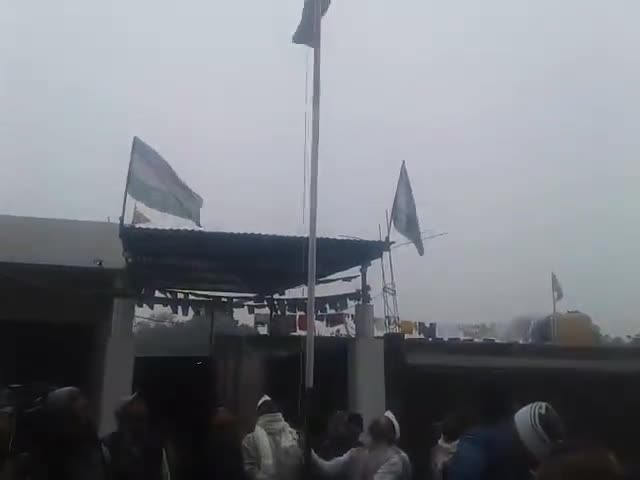 हमें जान से प्यारा यह गणतंत्र हमारा,
याद रखेंगे शहीदों बलिदान तुम्हारा।।

#RepublicDay2021