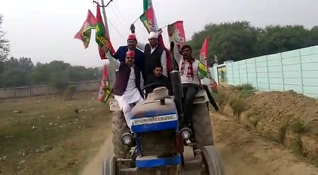 आज #26_जनवरी_गणतंत्र_दिवस के मौके पर समाजवादी पार्टी राष्ट्रीय अध्यक्ष #श्री Akhilesh Yadav जी के आवाहन पर देश के #किसान